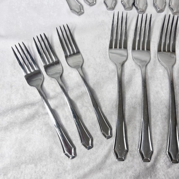 Paula Deen 24-Piece Stainless Steel Flatware Set Silverware - Picture 2 of 15